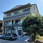 Apartament On The Edge - & *