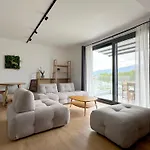 On The Edge - & Apartament Aridaía