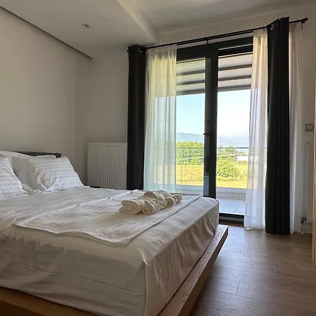 On The Edge - & Apartment *
