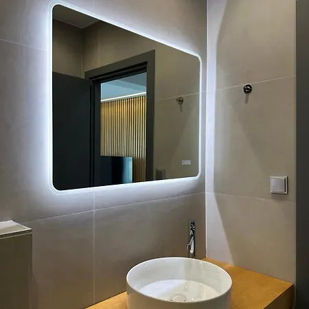 Apartment On The Edge - &