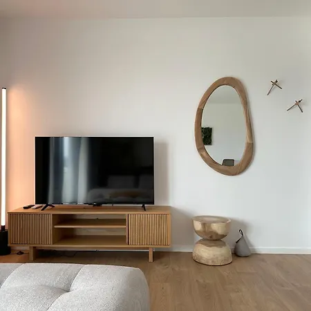 Apartment On The Edge - &