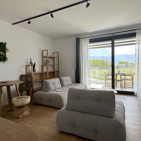On The Edge - & Apartment *