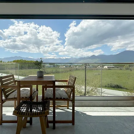 Apartment On The Edge - & *