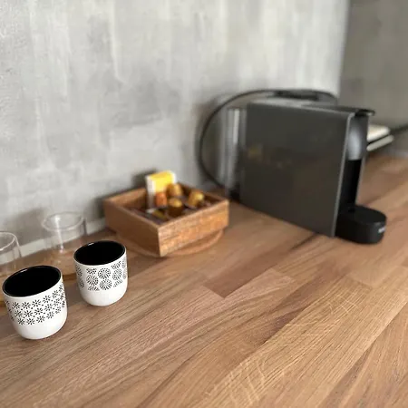 On The Edge - & Apartment Aridaia