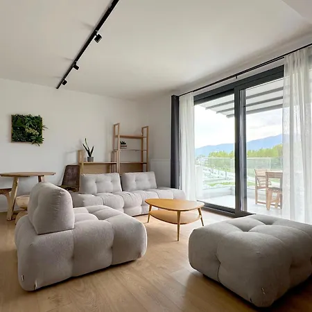 On The Edge - & Apartment Aridaia