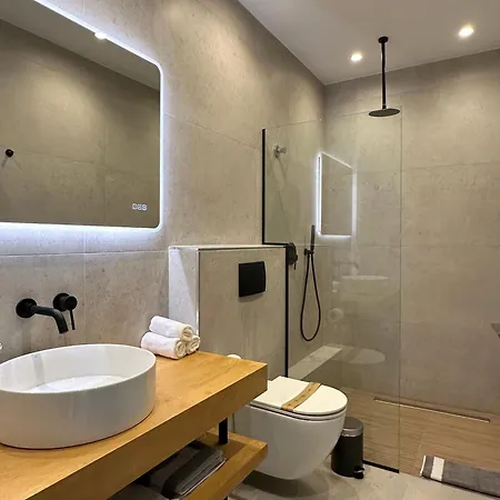 On The Edge - & Apartment Aridaia