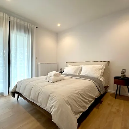 Apartment On The Edge - &