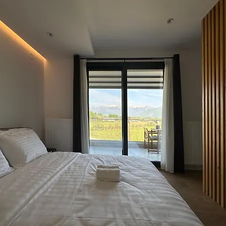 On The Edge - & Apartment *